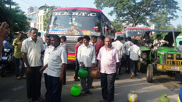 ಕುಡಿಯುವ ನೀರು ಸರಬರಾಜಿಗೆ ಒತ್ತಾಯಿಸಿ ನಾಗರಿಕರಿಂದ ರಸ್ತೆತಡೆ